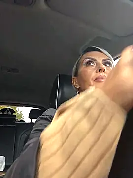 KirraWhite online show from October 26, 6:52 am