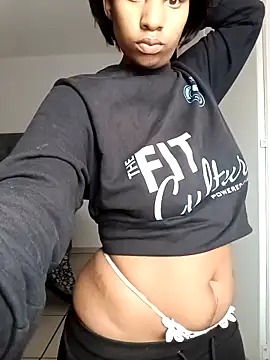 Snapshot of MissBubbles04 chatting on October 1, 5:35 am MissBubbles04 online show from October 1, 5:35 am