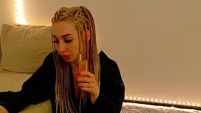 Sia a online show from December 15, 7:01 am