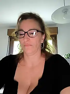 Snapshot of Fifi83Bell chatting on March 20, 4:34 pm Fifi83Bell online show from March 20, 4:34 pm