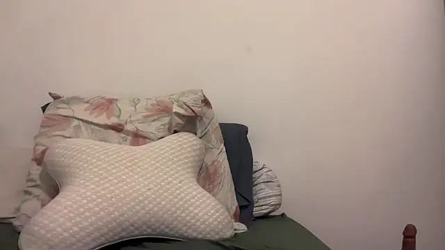 nanaisbackk online show from February 2, 11:47 pm