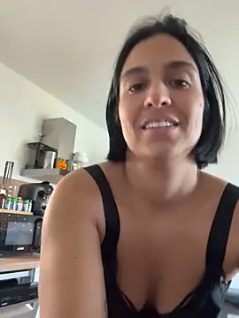 LaPetiteKim online show from October 31, 1:12 pm