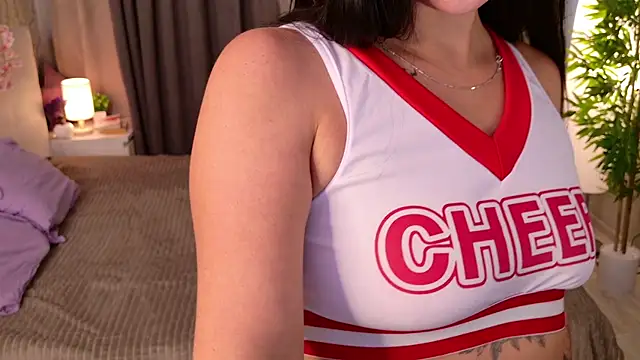 Milf Queenn online show from October 3, 2:14 pm
