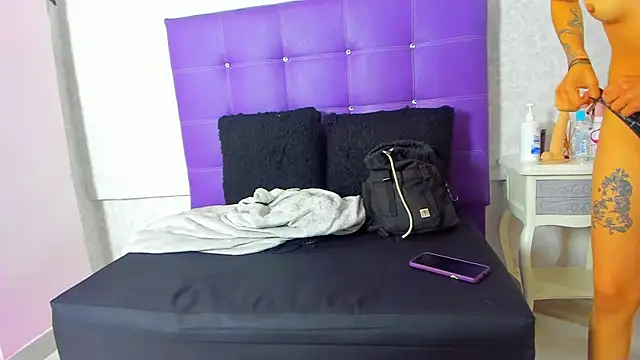 LeaMoreau22 online show from October 29, 11:45 am