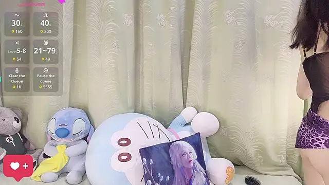 Snapshot of kindbee chatting on November 12, 10:26 am kindbee online show from November 12, 10:26 am