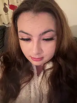 MadelineLeah online show from June 2, 8:00 pm
