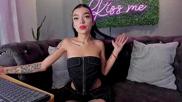 Snapshot of scarlettvelvet_ chatting on October 10, 3:11 pm scarlettvelvet online show from October 10, 3:11 pm