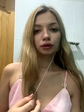  Siennaaa  online show from October 28, 10:45 pm