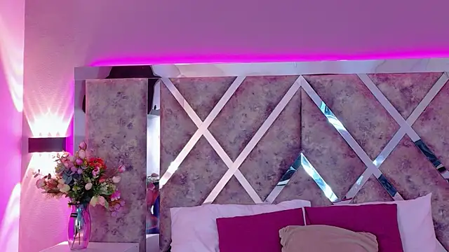 MeganR  online show from April 14, 11:16 am