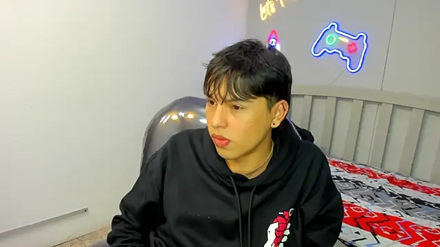 StiwenTwink online show from October 24, 1:18 pm