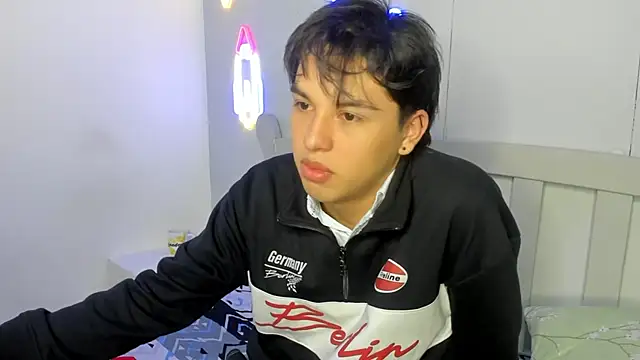 StiwenTwink online show from October 31, 12:06 pm