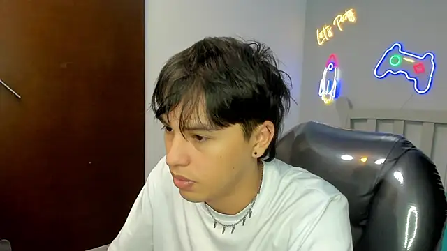 StiwenTwink online show from November 4, 12:37 pm