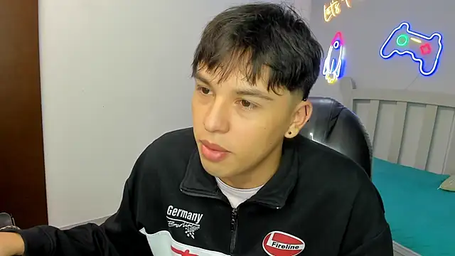 StiwenTwink online show from November 6, 2:51 pm