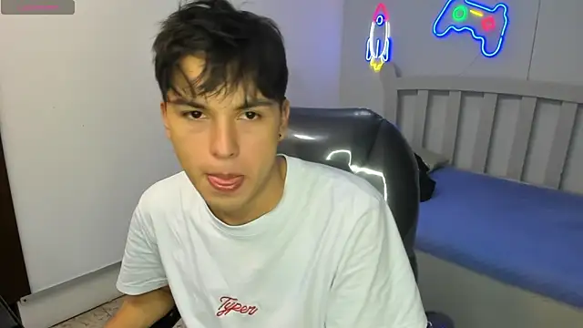 StiwenTwink online show from November 18, 4:55 pm