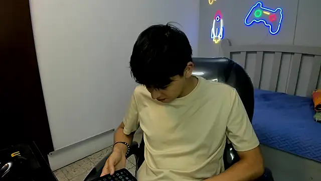 StiwenTwink online show from November 26, 12:39 pm