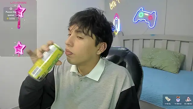 StiwenTwink online show from December 17, 7:31 pm