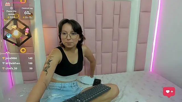 Snapshot of Klaret_Toy chatting on April 28, 2:27 am Klaret Toy online show from April 28, 2:27 am
