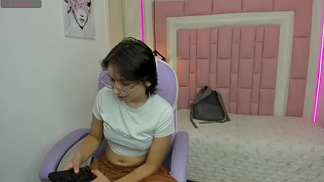 Snapshot of Klaret_Toy chatting on April 30, 7:31 pm Klaret Toy online show from April 30, 7:31 pm