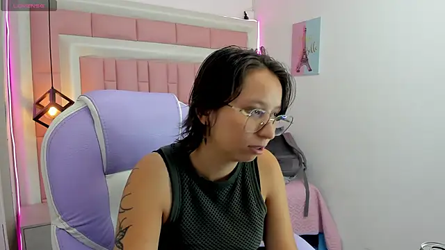 Snapshot of Klaret_Toy chatting on June 6, 6:34 pm Klaret Toy online show from June 6, 6:34 pm