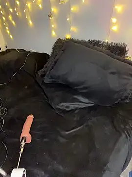 SaraMistick online show from March 24, 11:04 am