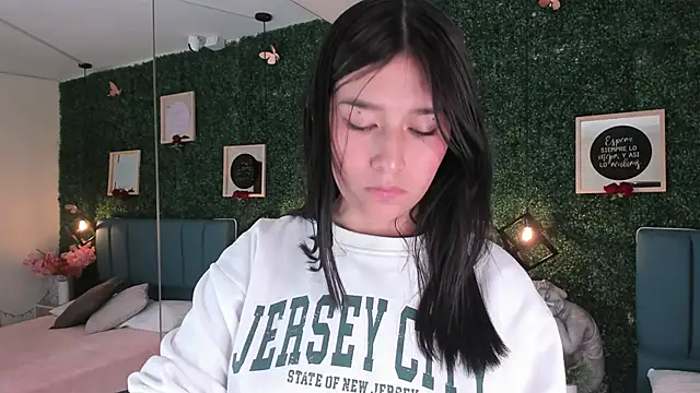 Rubyvixxen  online show from October 30, 3:19 am