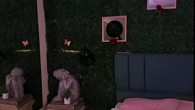 Rubyvixxen  online show from November 7, 3:28 am