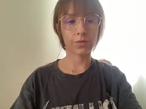 Snapshot of SweetblueberryXx chatting on October 6, 6:44 am SweetblueberryXx online show from October 6, 6:44 am