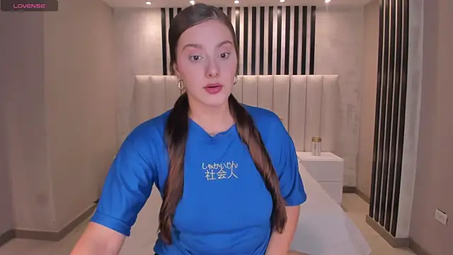 ZoeyWalker  online show from November 8, 1:22 pm