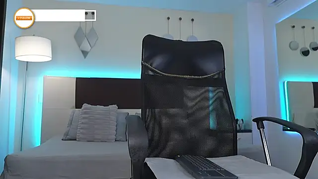 DanteeStone online show from November 28, 8:55 pm