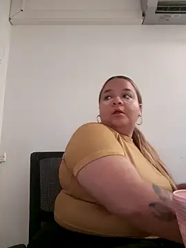 Snapshot of yourbbwfavorite chatting on December 18, 12:17 am yourbbwfavorite online show from December 18, 12:17 am