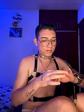 hotxxx 2012 online show from October 3, 7:55 pm