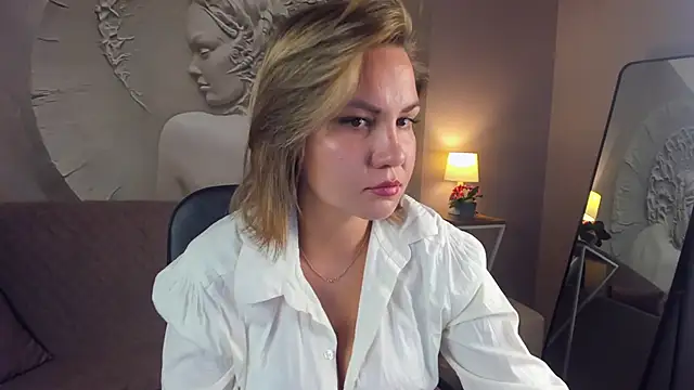 Snapshot of AriaEven chatting on October 10, 10:14 am AriaEven online show from October 10, 10:14 am