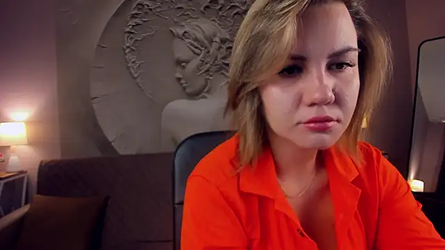 Snapshot of AriaEven chatting on October 18, 4:04 am AriaEven online show from October 18, 4:04 am