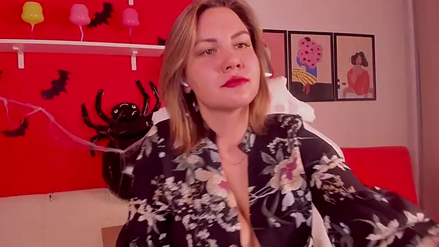 Snapshot of AriaEven chatting on November 6, 8:59 am AriaEven online show from November 6, 8:59 am