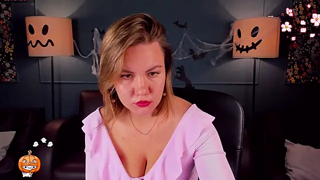 Snapshot of AriaEven chatting on November 8, 8:14 am AriaEven online show from November 8, 8:14 am