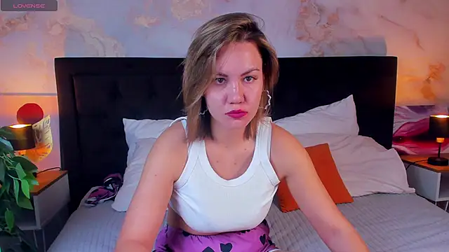 Snapshot of AriaEven chatting on November 13, 3:05 am AriaEven online show from November 13, 3:05 am