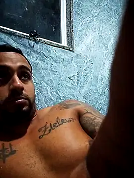 Snapshot of Theuzindojob chatting on March 1, 11:18 pm Theuzindojob online show from March 1, 11:18 pm