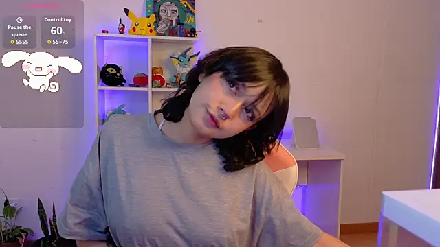Snapshot of Sallie_Doll chatting on November 21, 7:01 pm Sallie Doll online show from November 21, 7:01 pm