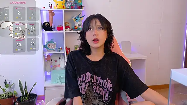 Snapshot of Sallie_Doll chatting on November 22, 6:51 pm Sallie Doll online show from November 22, 6:51 pm