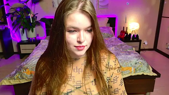 Snapshot of EmilyWhispers chatting on April 24, 8:55 pm EmilyWhispers online show from April 24, 8:55 pm