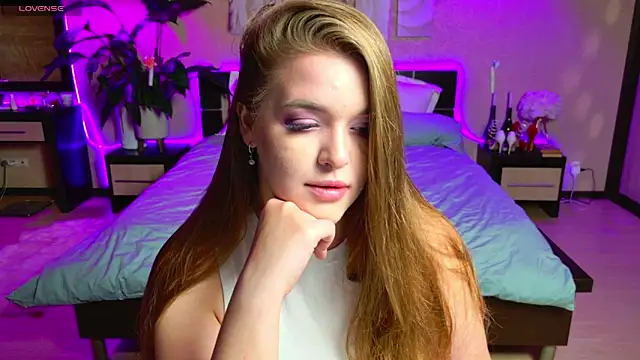 Snapshot of EmilyWhispers chatting on May 22, 8:58 pm EmilyWhispers online show from May 22, 8:58 pm