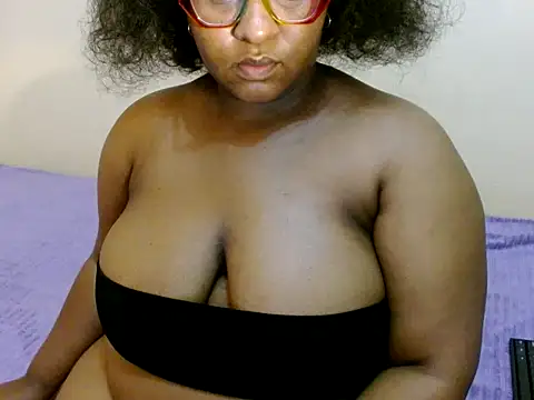 thicknjuicyx online show from October 31, 5:47 pm