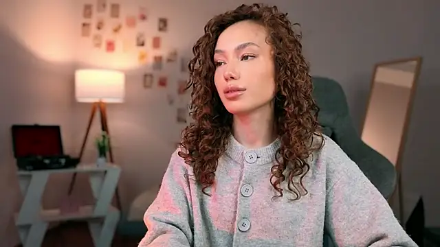 branchwithflowerss online show from October 14, 11:55 am