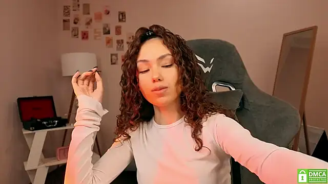 branchwithflowerss online show from October 31, 1:56 pm