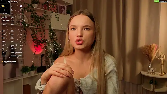 JulieLupo online show from November 16, 6:08 am