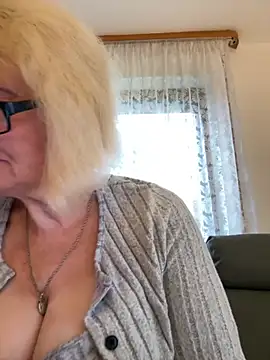 BoloshkaBlonda online show from November 17, 1:50 pm