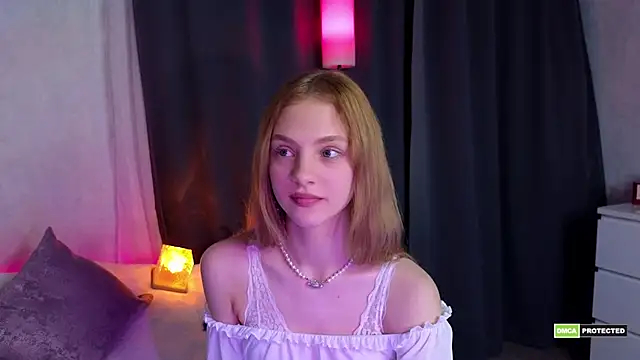 Snapshot of midnightMaya chatting on December 17, 10:49 pm midnightMaya online show from December 17, 10:49 pm