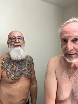 Snapshot of ApolloThrust chatting on October 31, 12:28 pm ApolloThrust online show from October 31, 12:28 pm