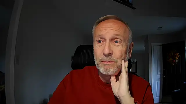 Snapshot of ApolloThrust chatting on November 10, 9:36 pm ApolloThrust online show from November 10, 9:36 pm