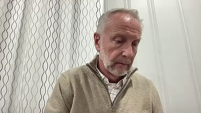 Snapshot of ApolloThrust chatting on November 29, 2:47 am ApolloThrust online show from November 29, 2:47 am